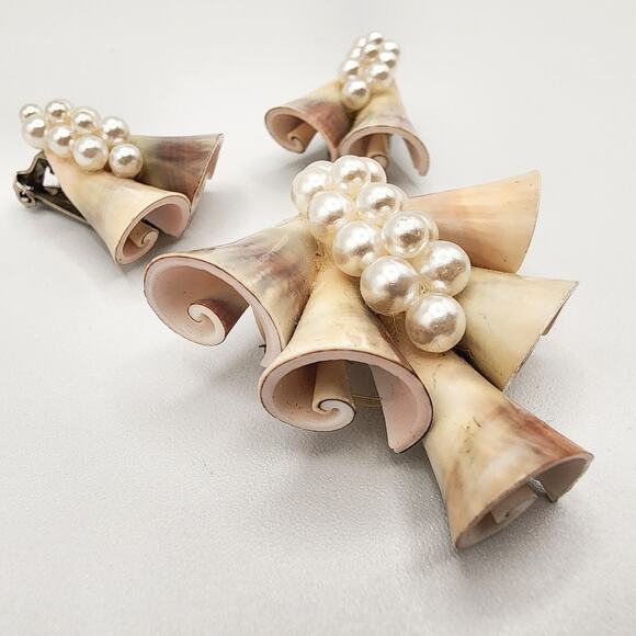 1950s Shell “Ribbon” Brooch & Clip Earrings Set • Pearl Clusters - Picture 2 of 8